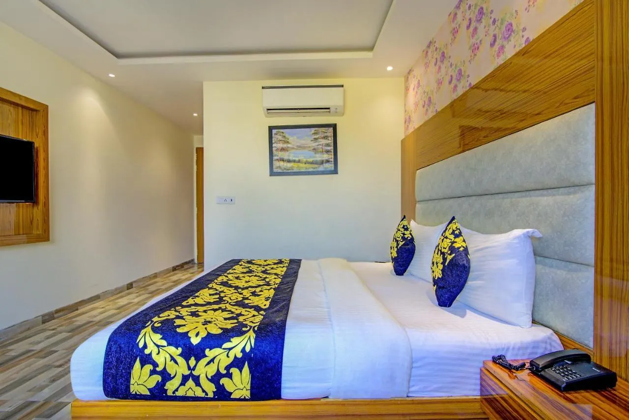 ניו דלהי Hotel Smart Plaza Delhi Airport 4*, ניו דלהי