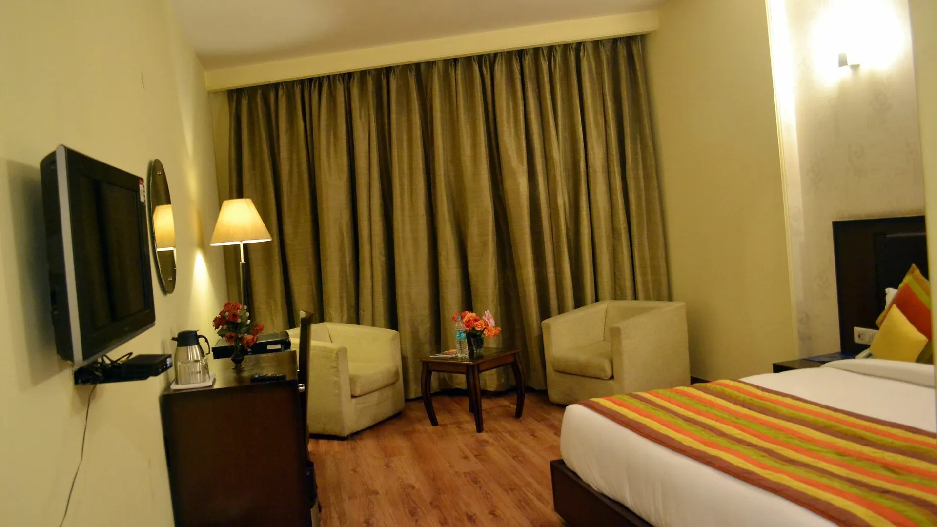 ניו דלהי Hotel Smart Plaza Delhi Airport 4*, ניו דלהי הודו